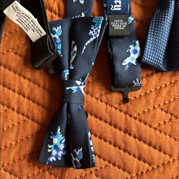 Boys Assorted Pattern Bow ties Bundle - Picture 3 of 5